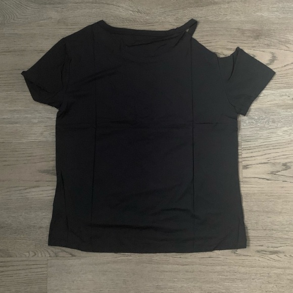 Recycled Karma AC/DC The Razors Edge Tour Cold Shoulder Tee Size S - Black NWOT - Picture 4 of 9